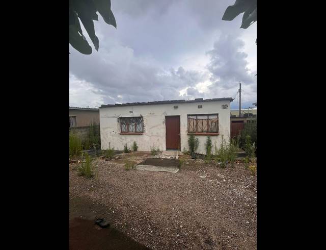 2 BEDROOM HOUSE FOR SALE IN PHOMOLONG